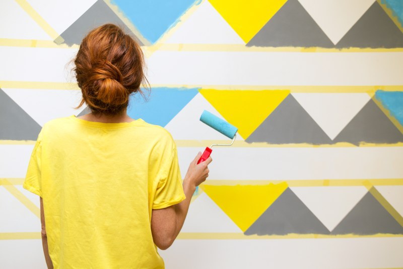 Jak stworzyć dekoracyjne pasy na ścianie – poradnik do samodzielnego malowania